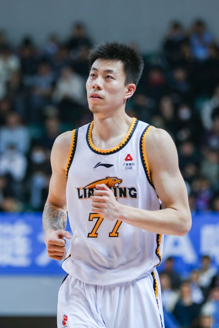 媒體人：張鎮(zhèn)麟、韓德君將因傷缺席今晚對(duì)陣北控的比賽